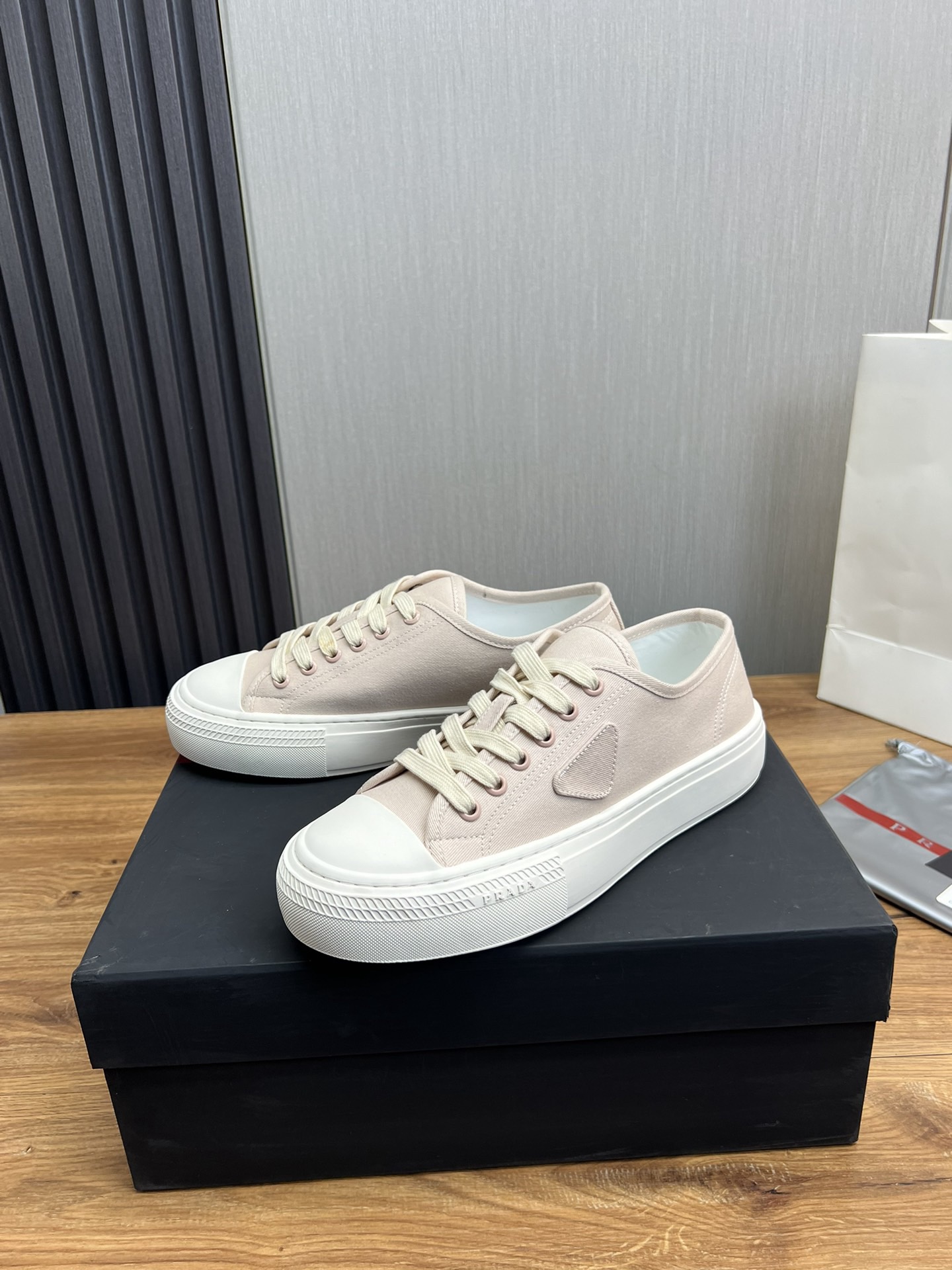 Women Men Top Quality P*rada shoes