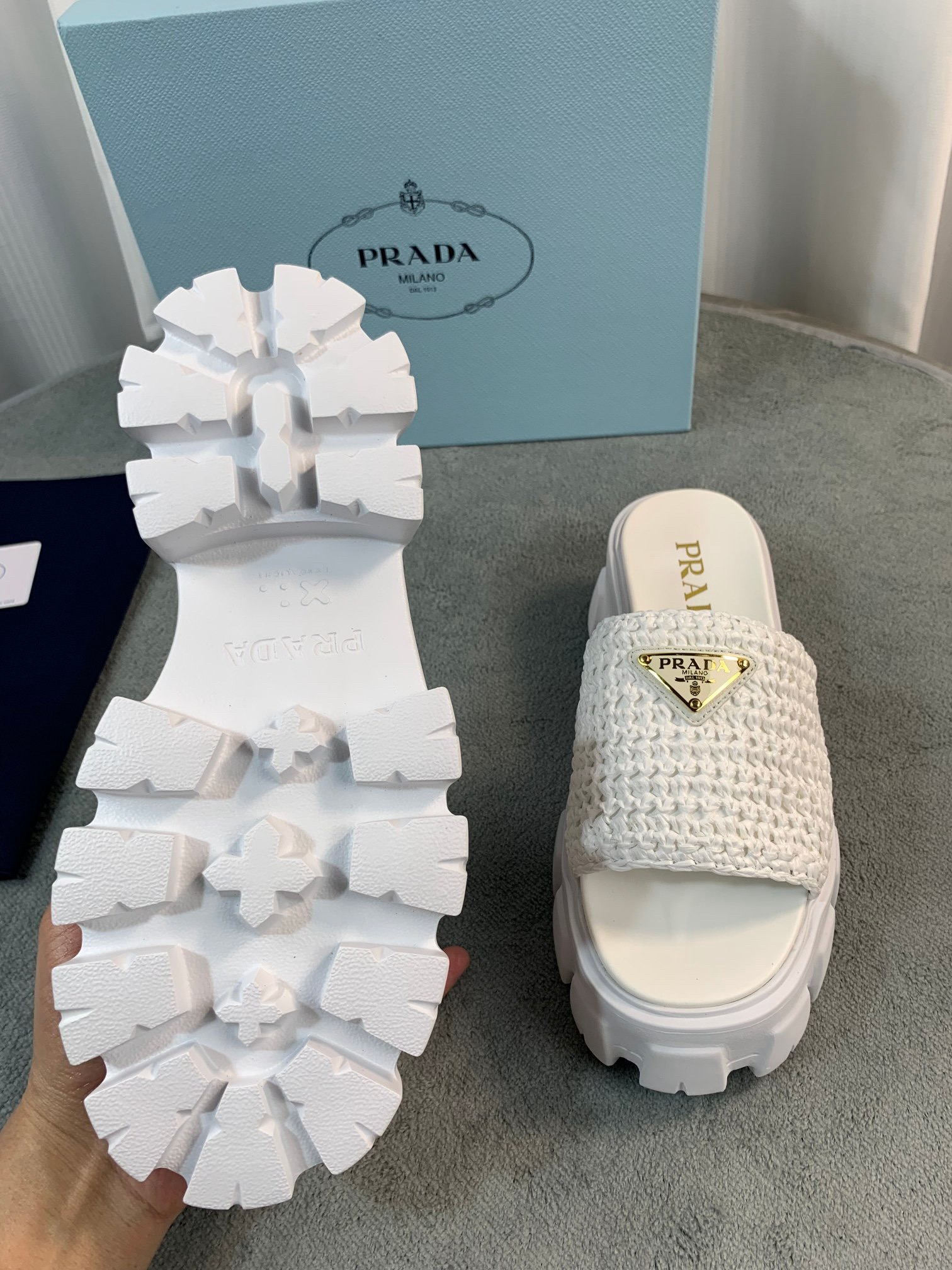 Women Top Quality P*rada shoes