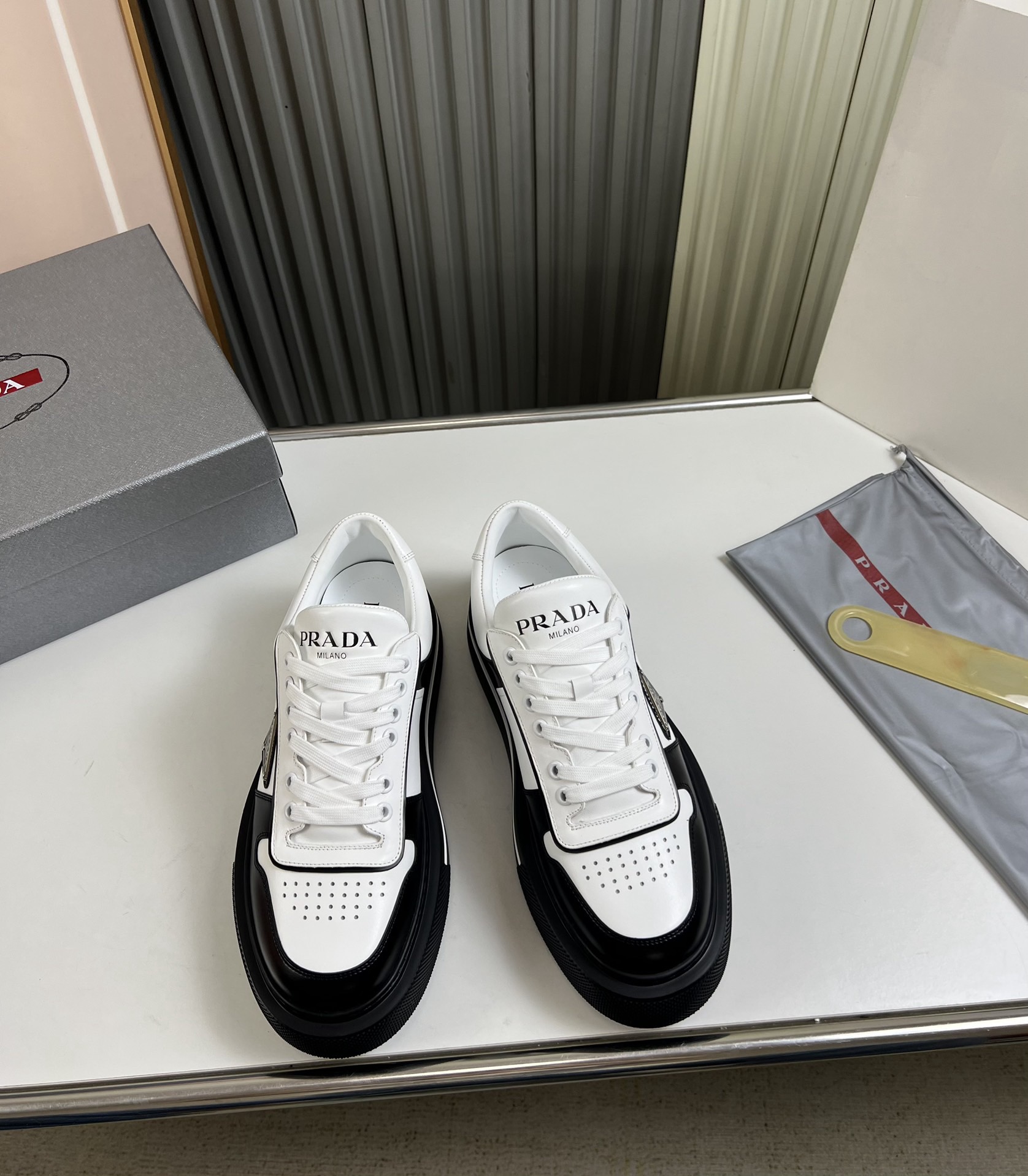 Women Men Top Quality P*rada shoes